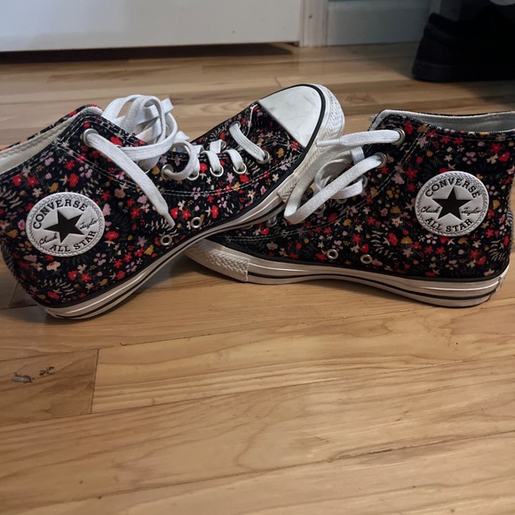 Converse - Picture 2 of 3